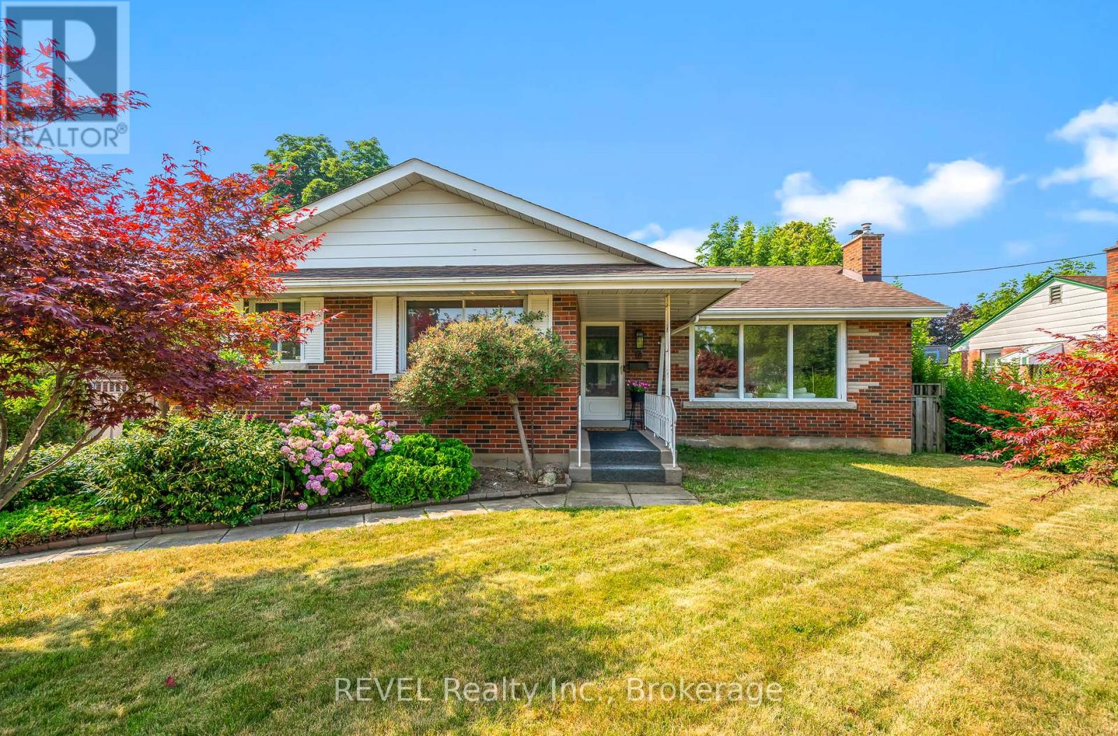 18 Broadmore Ave, St. Catharines, ON L2M 6A5