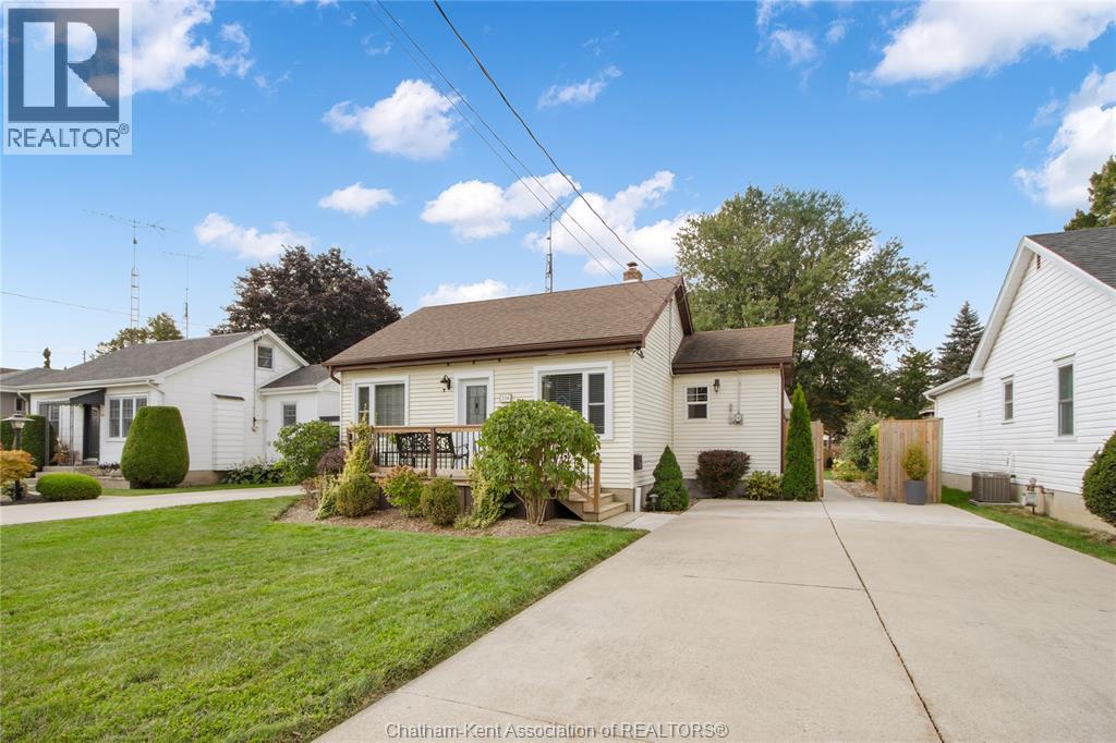 258 Delaware Ave, Chatham, ON N7L 2W6