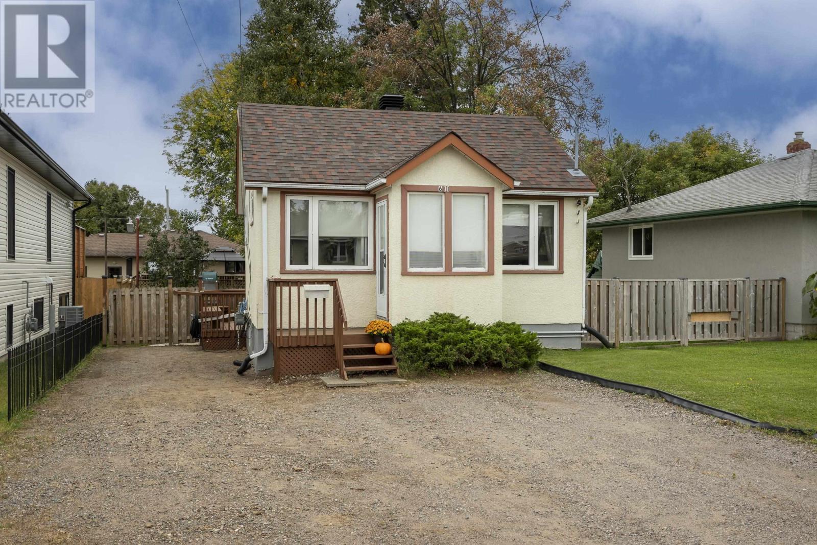 611 Montgomery St, Thunder Bay, ON P7B 2B6