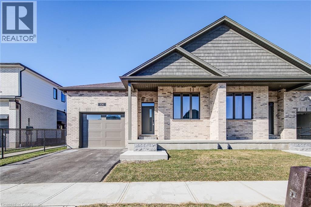 106 S Parkwood Blvd, Elmira, ON N3B 0E6
