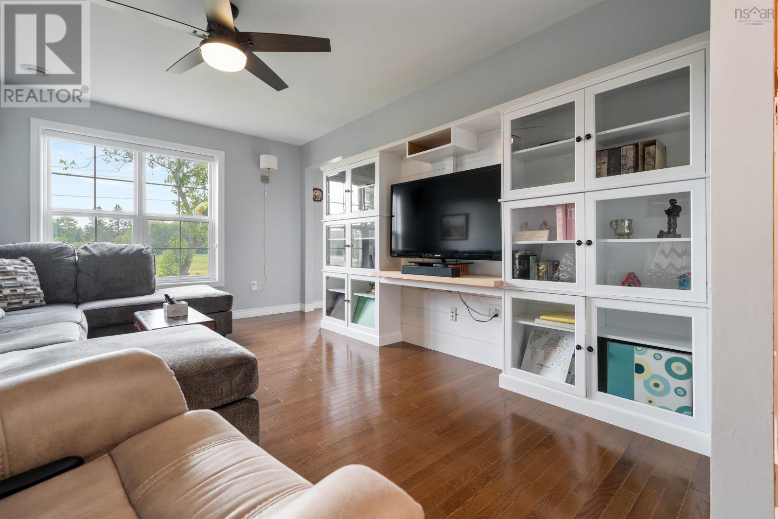 14 Mill St, Parrsboro, NS B0M 1S0