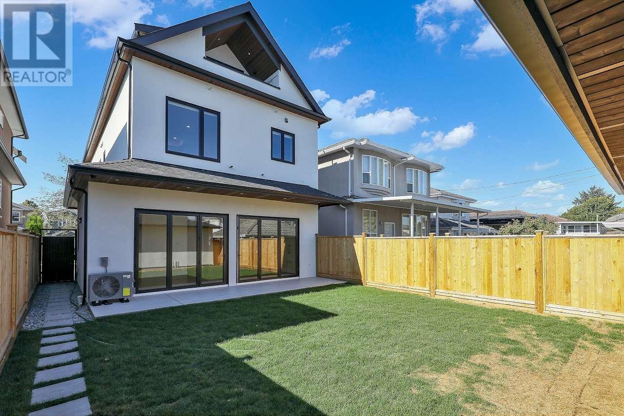 3251 E 44 Avenue Unit 2, Vancouver, BC V5R 3B2