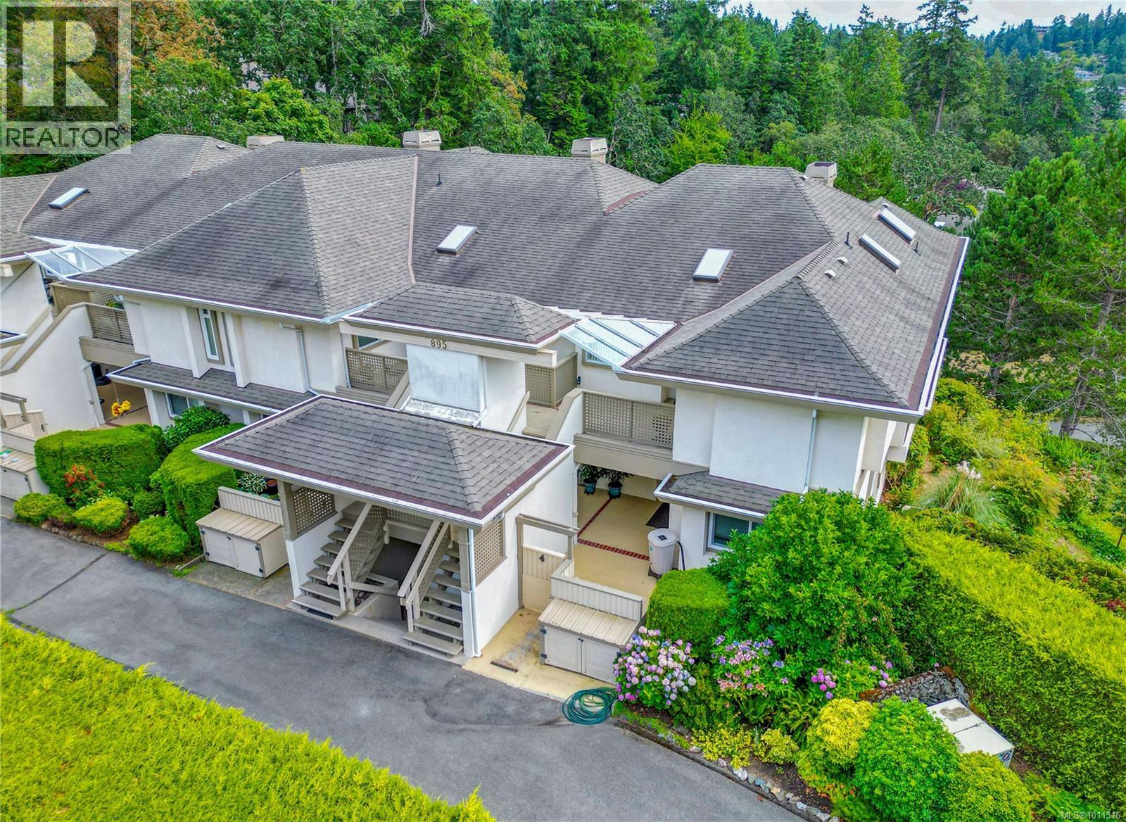 895 Royal Oak Ave Unit 8 Ave, Saanich, BC V8X 3T3