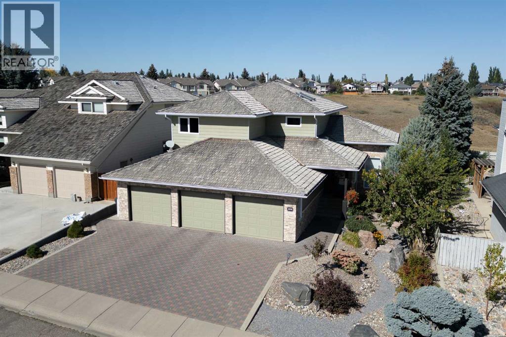 209 Coachwood Pt W, Lethbridge, AB T1K 6A7