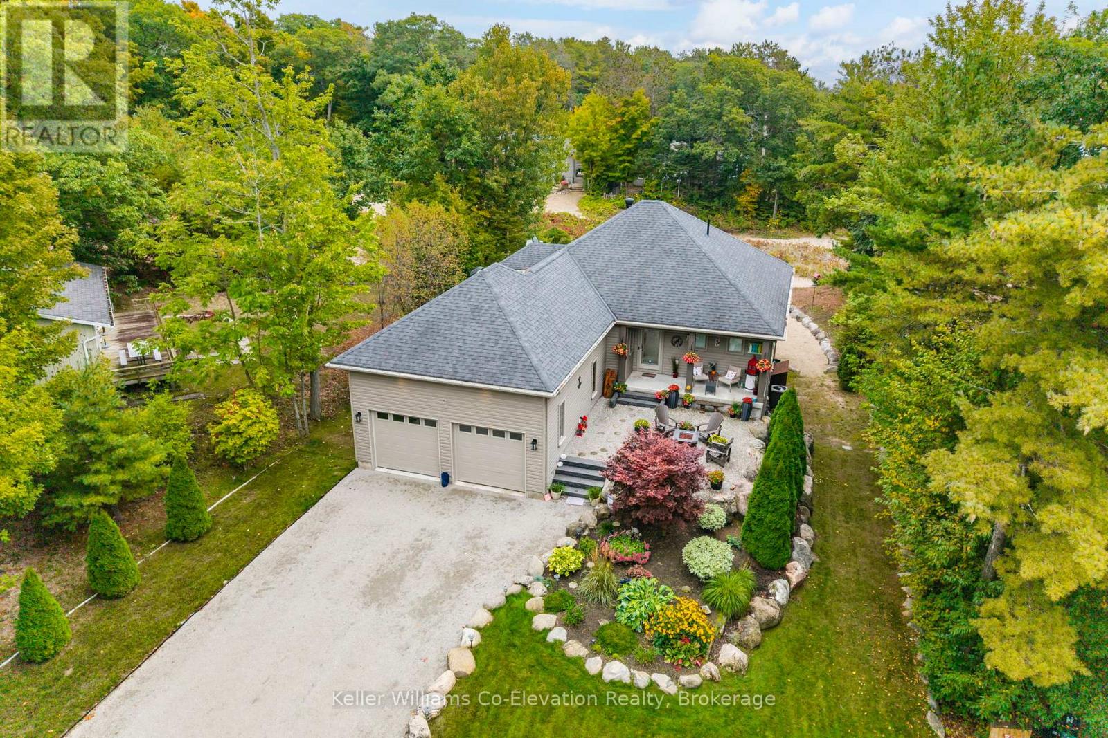 15 Rue De Parc, Tiny, ON L9M 0H4