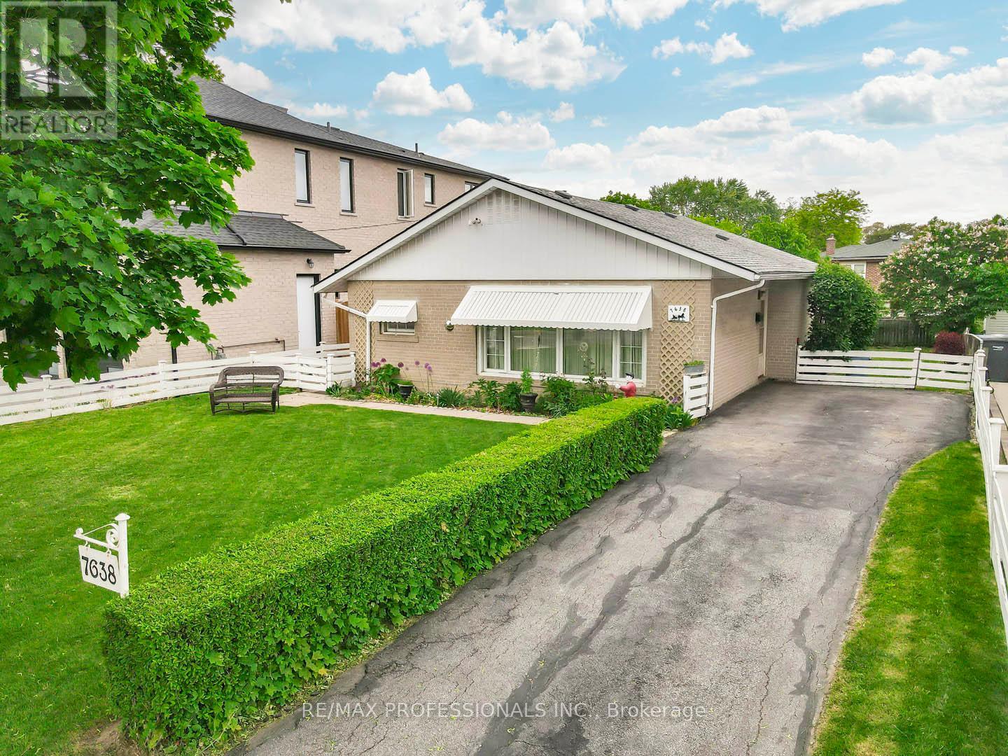 7638 Redstone Rd, Mississauga, ON L4T 2B9