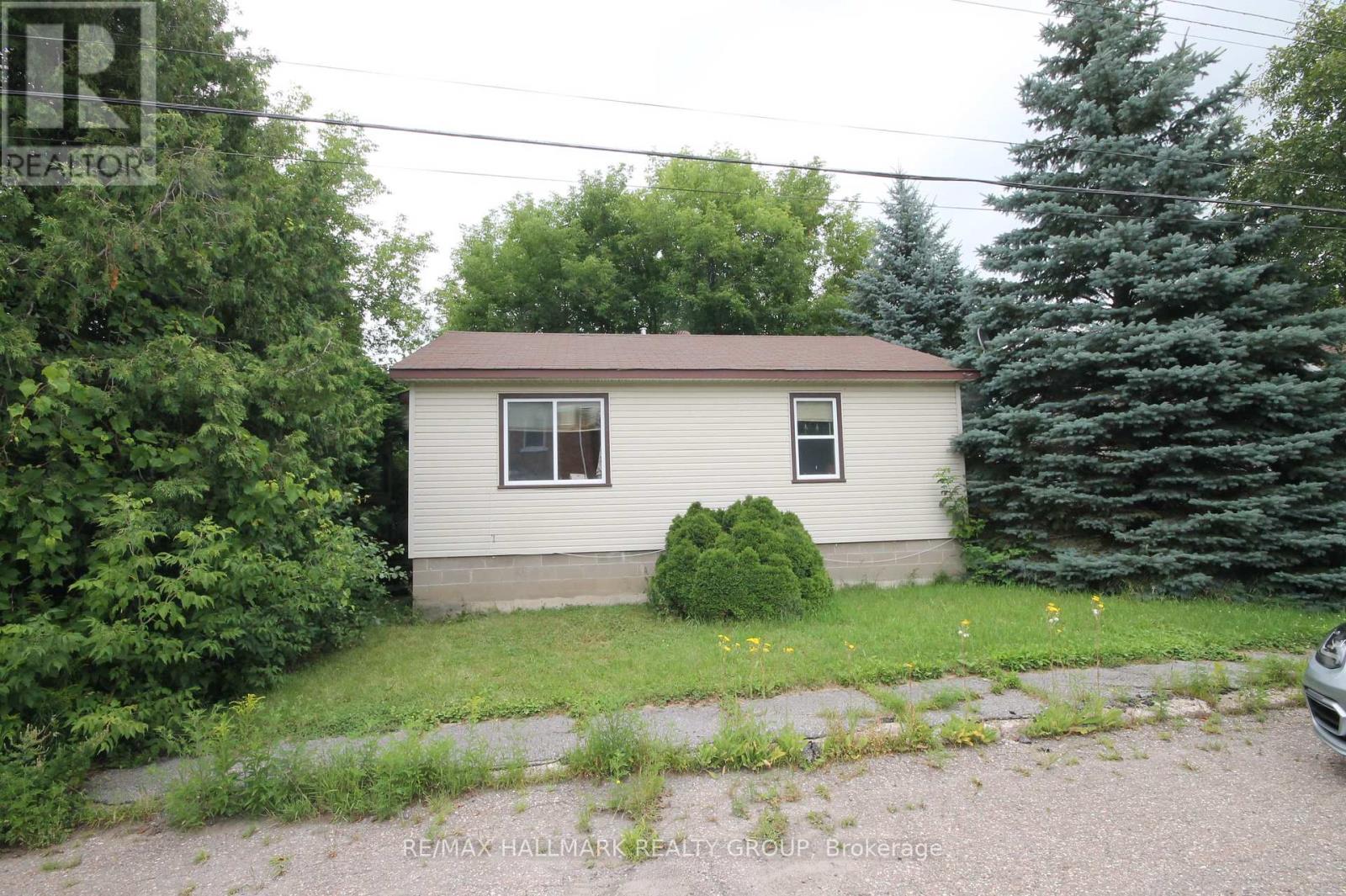 143 Ogorman Ave, Renfrew, ON K7V 3P8