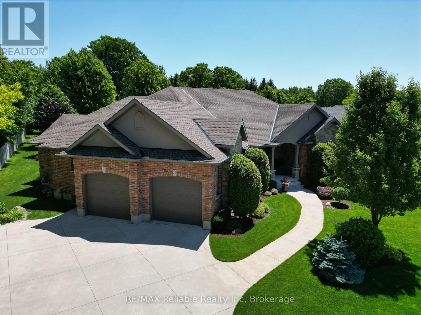24 Carriage Ln, Bluewater, ON N0M 1G0