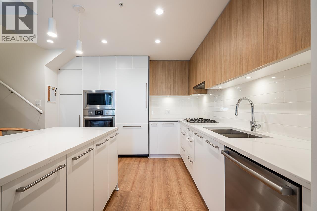 2035 Glenaire Drive Unit 103, North Vancouver, BC V7P 1Y2