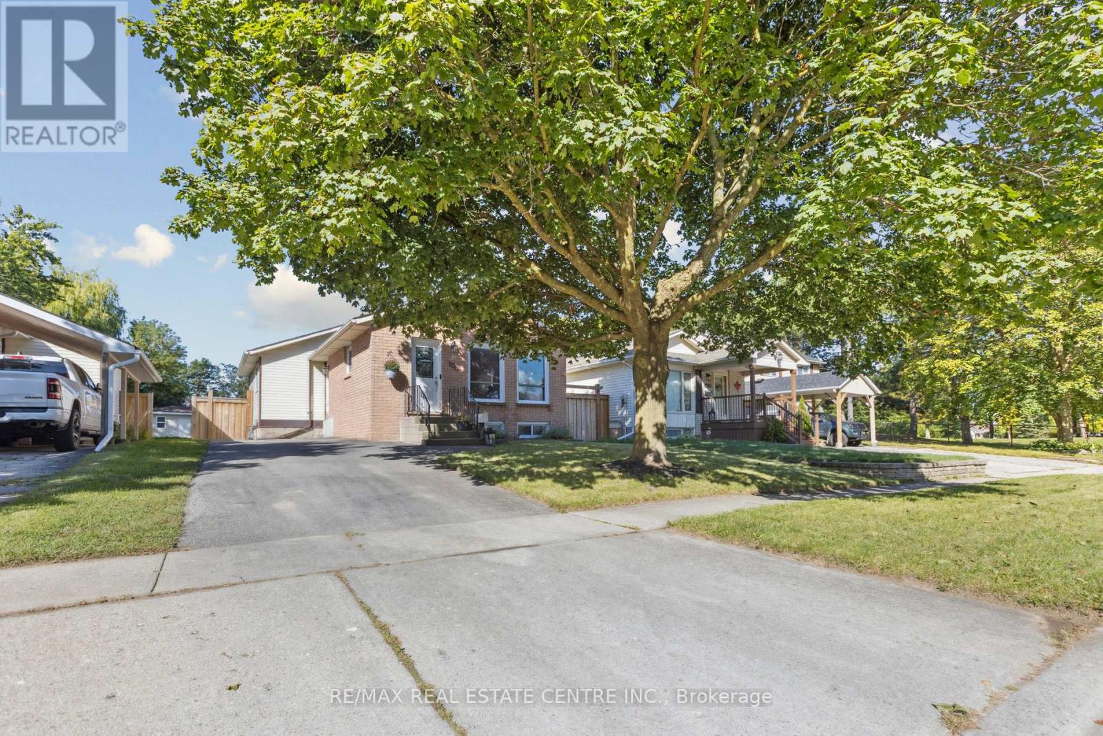 100 Angela Cres, Cambridge, ON N1S 4B6