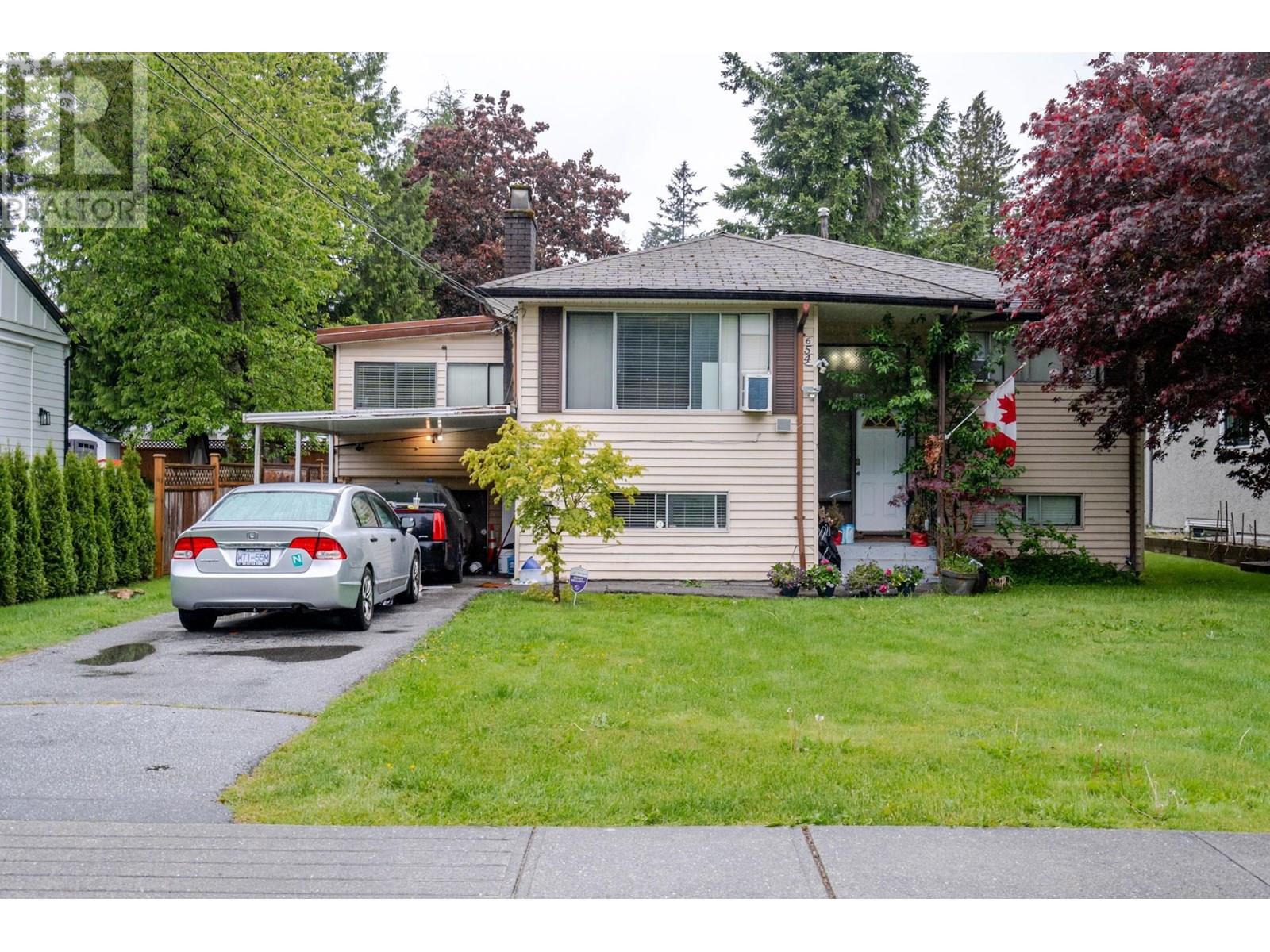 654 Linton St, Coquitlam, BC V3J 6J9