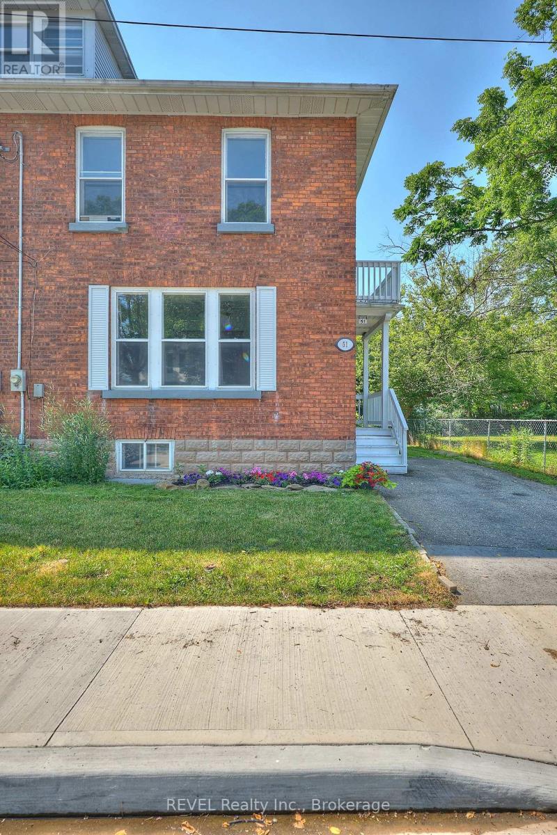 51 Grove St, Welland, ON L3B 4B3