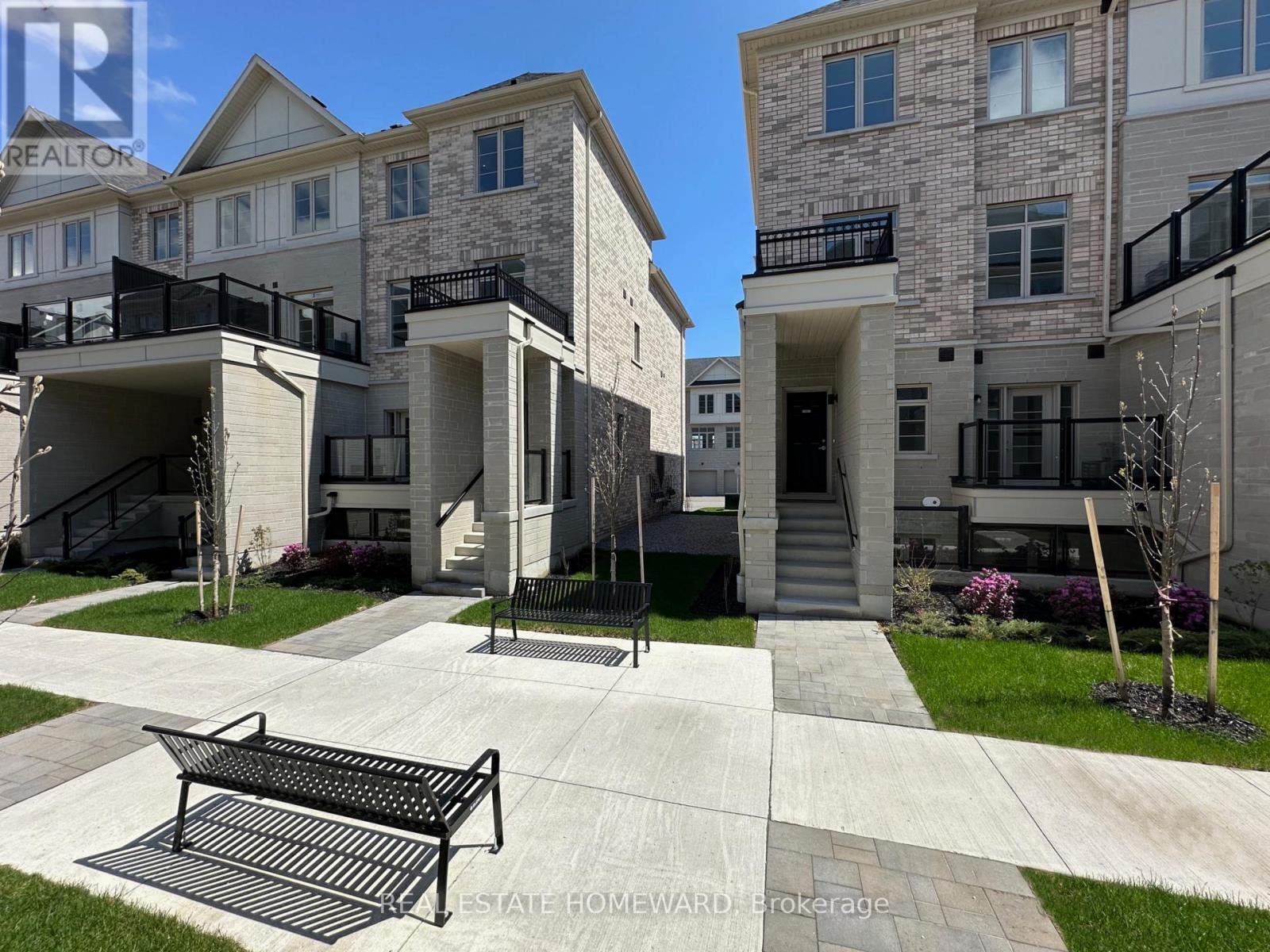 902 1655 Palmers Sawmill Rd, Pickering Duffin Heights, ON L1X 0R3