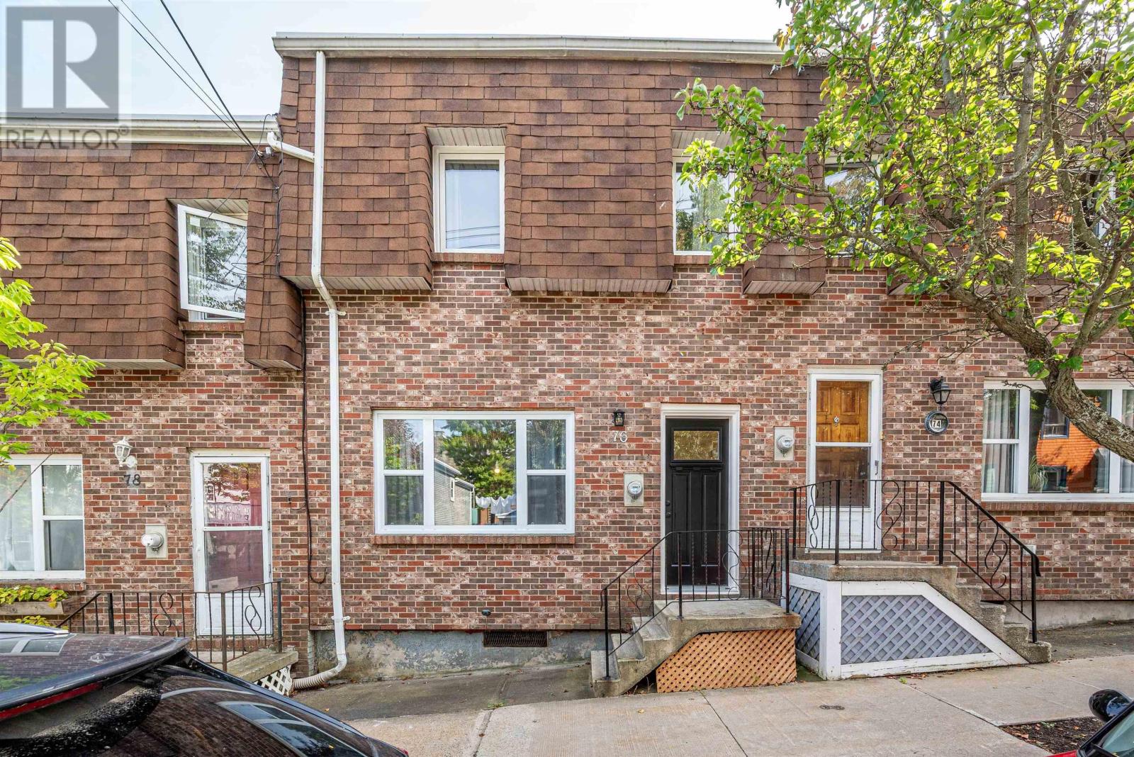 76 Queen St, Dartmouth, NS B2Y 1G5
