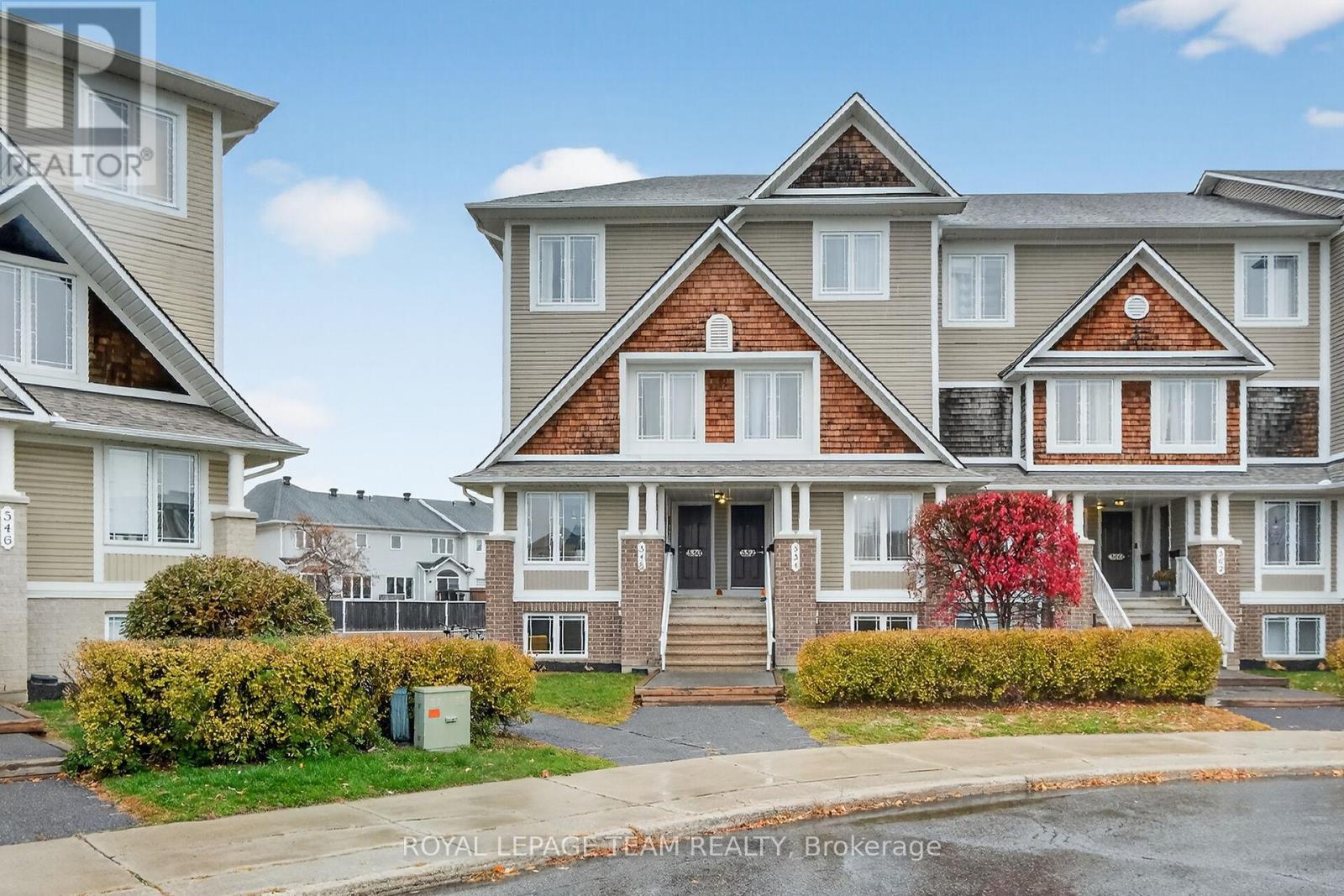 548 Lakeridge Dr NE, Ottawa, ON K4A 0H5