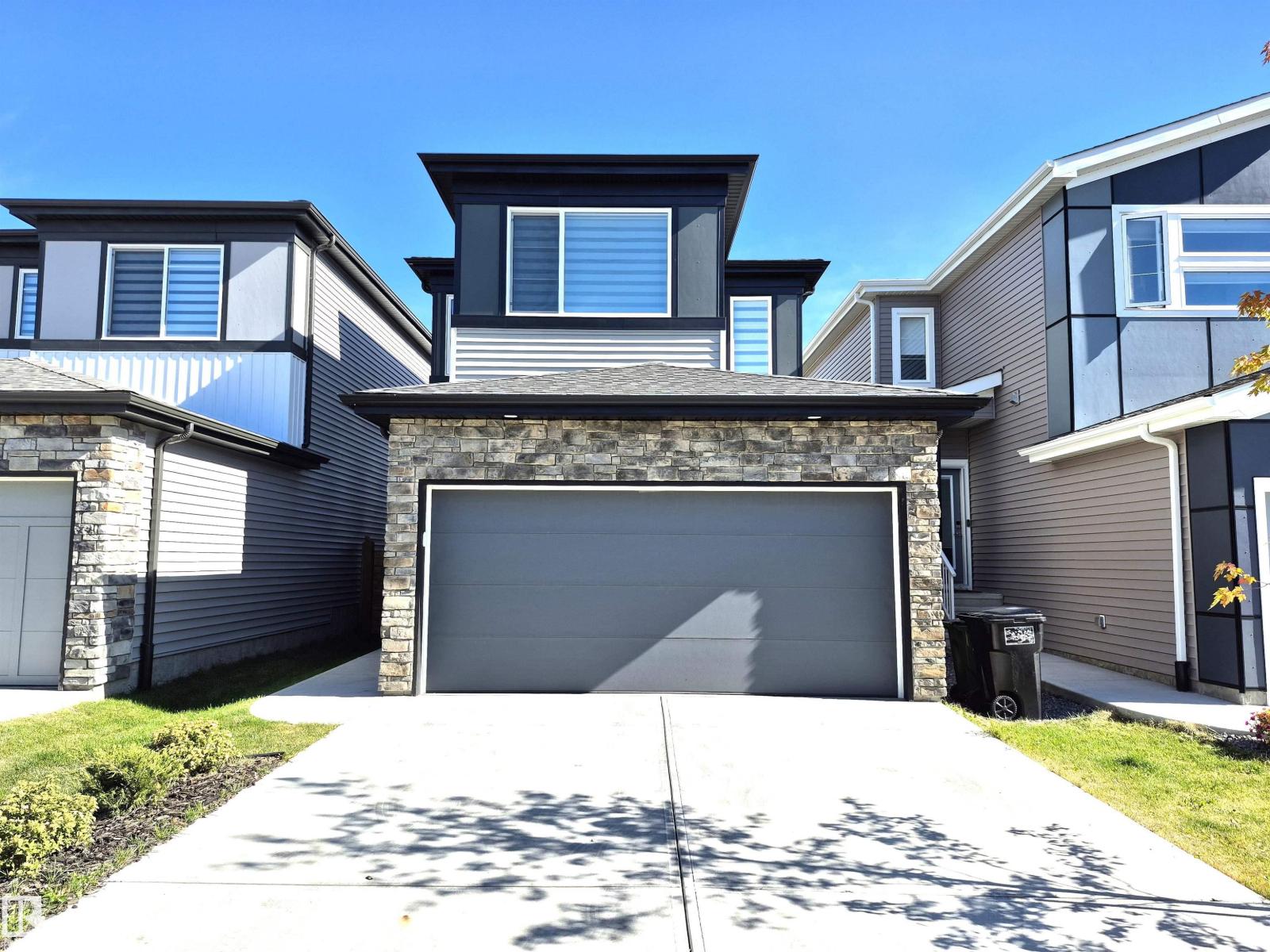 3517 Kulay Li SW, Edmonton, AB T6W 5H3