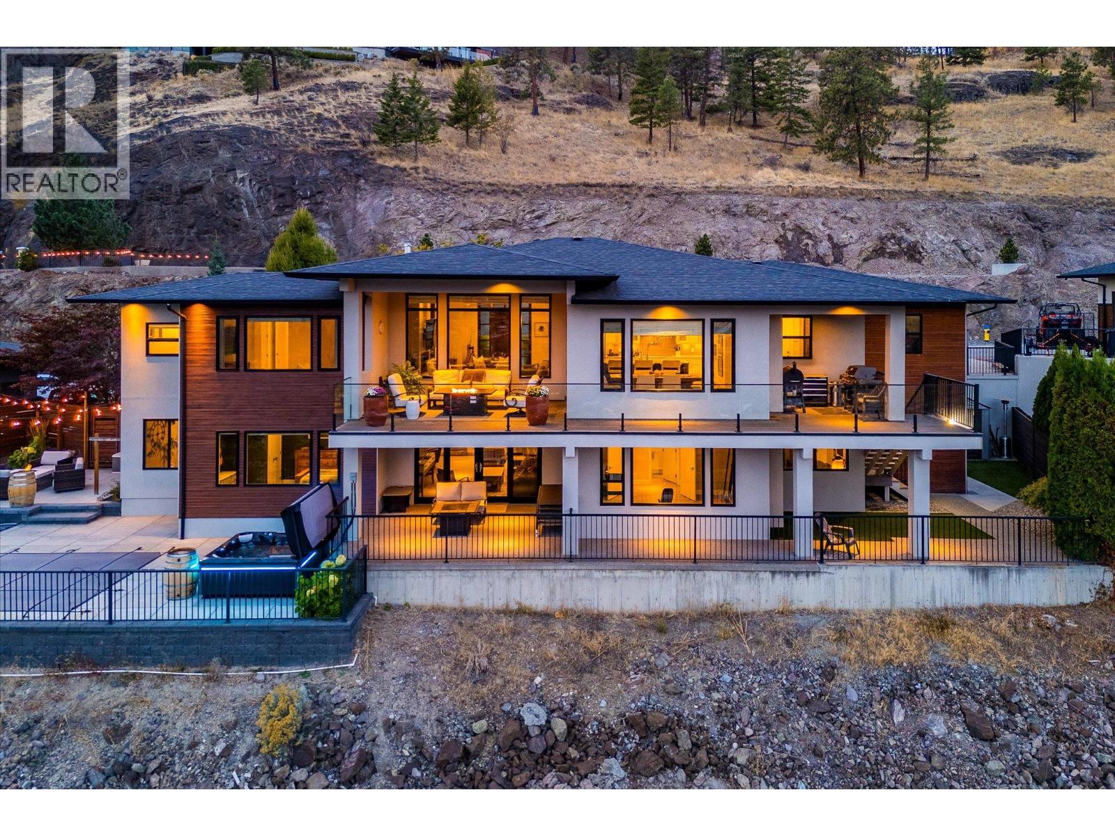 738 Highpointe Dr, Kelowna, BC V1V 2Y1