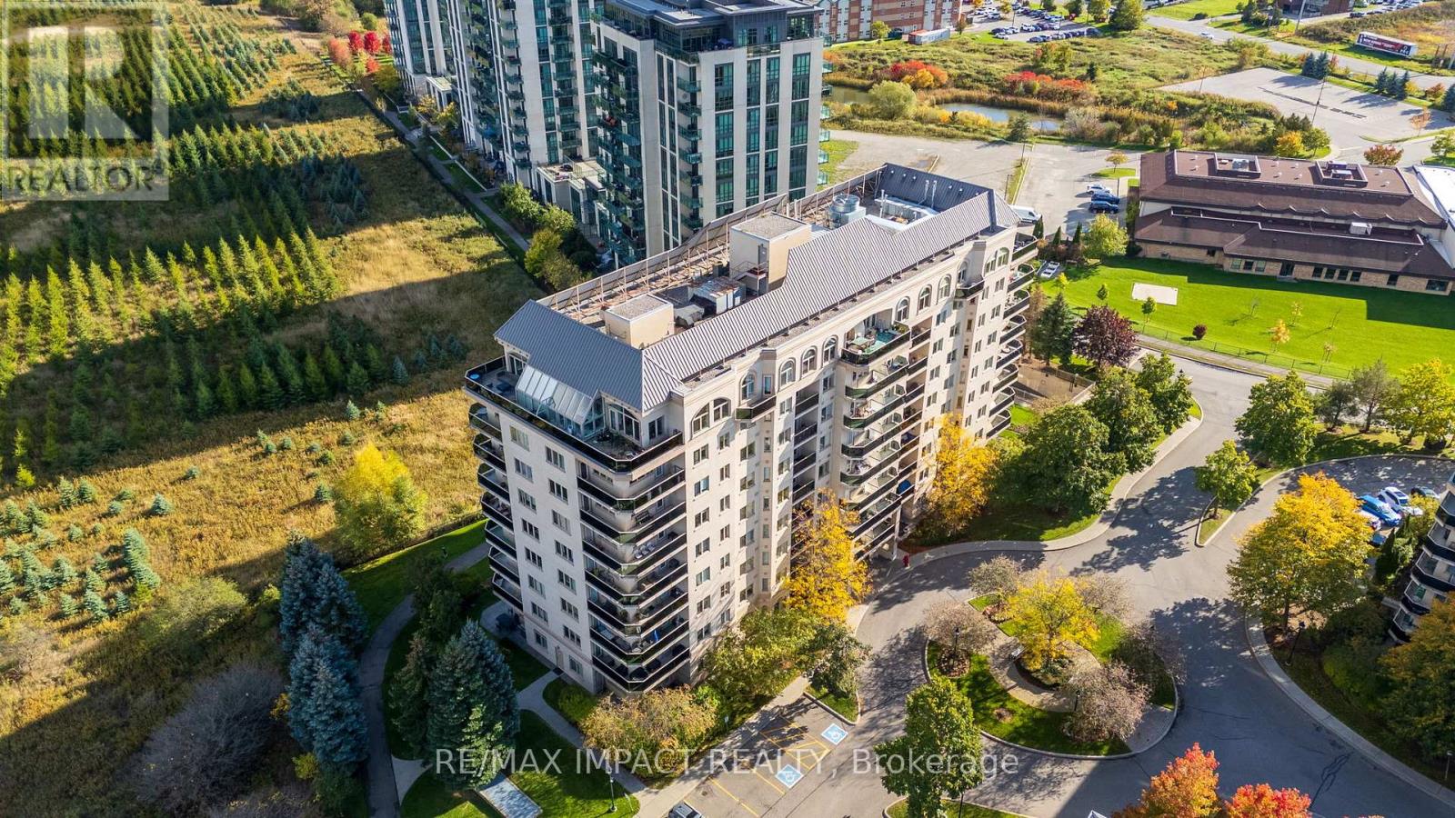 204 10 Dayspring Cir, Brampton, ON L6P 1B9
