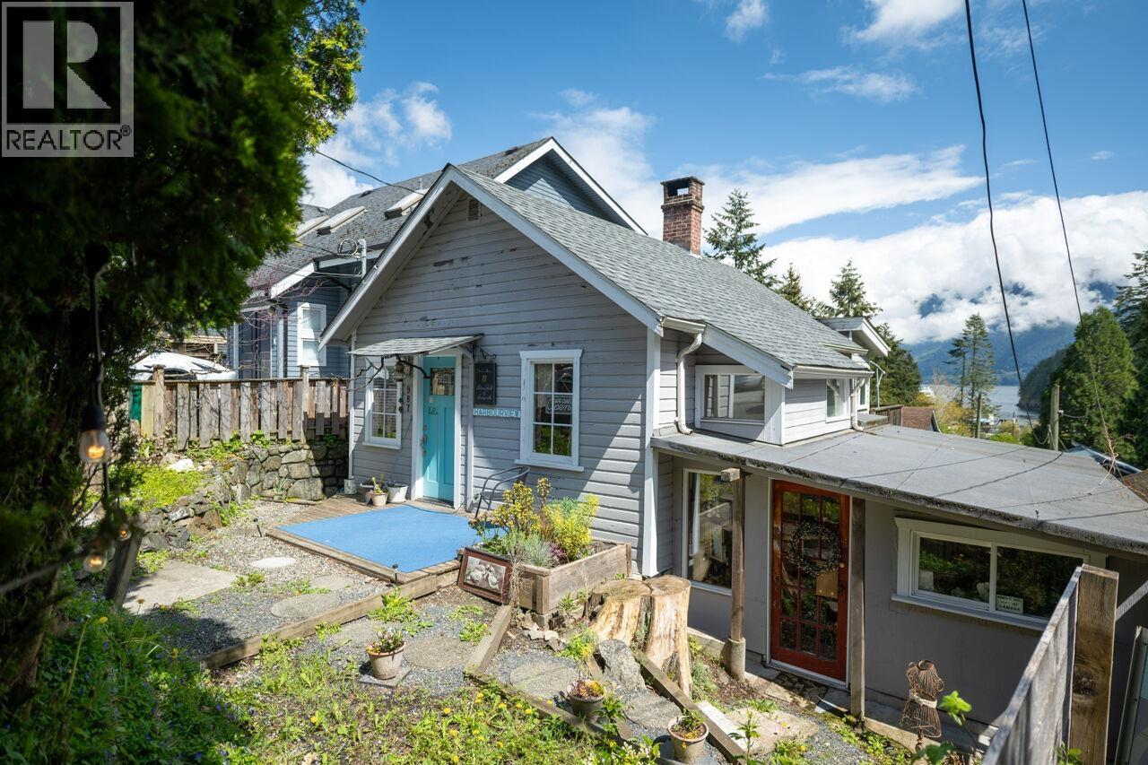 987 Dorman Rd, Bowen Island, BC V0N 1G1