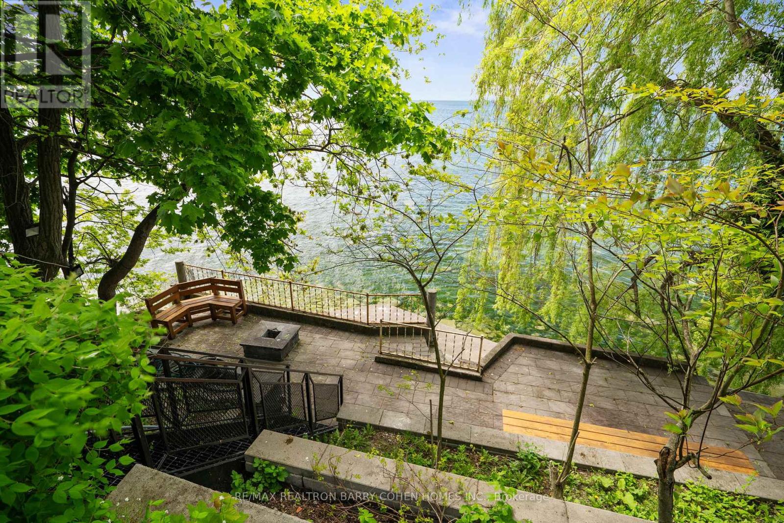 67 Lake Promenade, Toronto, ON M8W 1A3