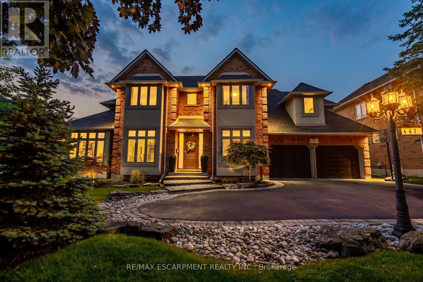 447 Golf Links Rd, Hamilton, ON L9G 4X6