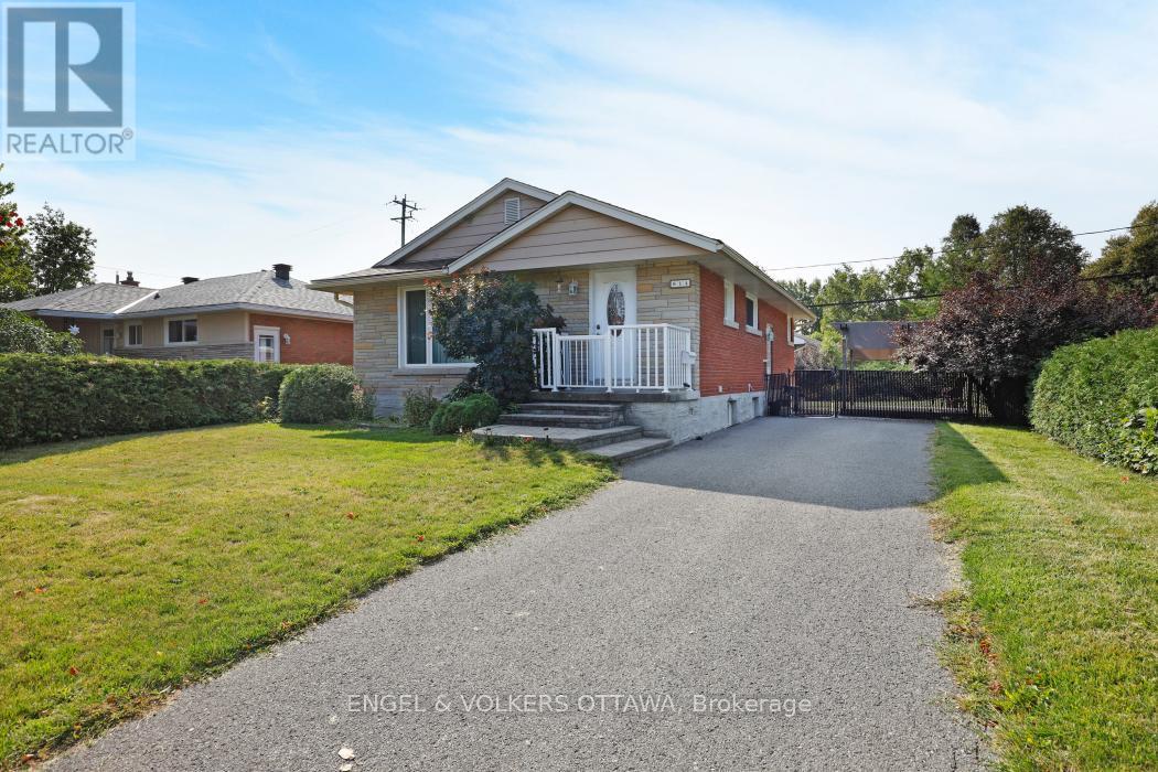 814 Pleasant Park Rd, Ottawa, ON K1G 1Y9