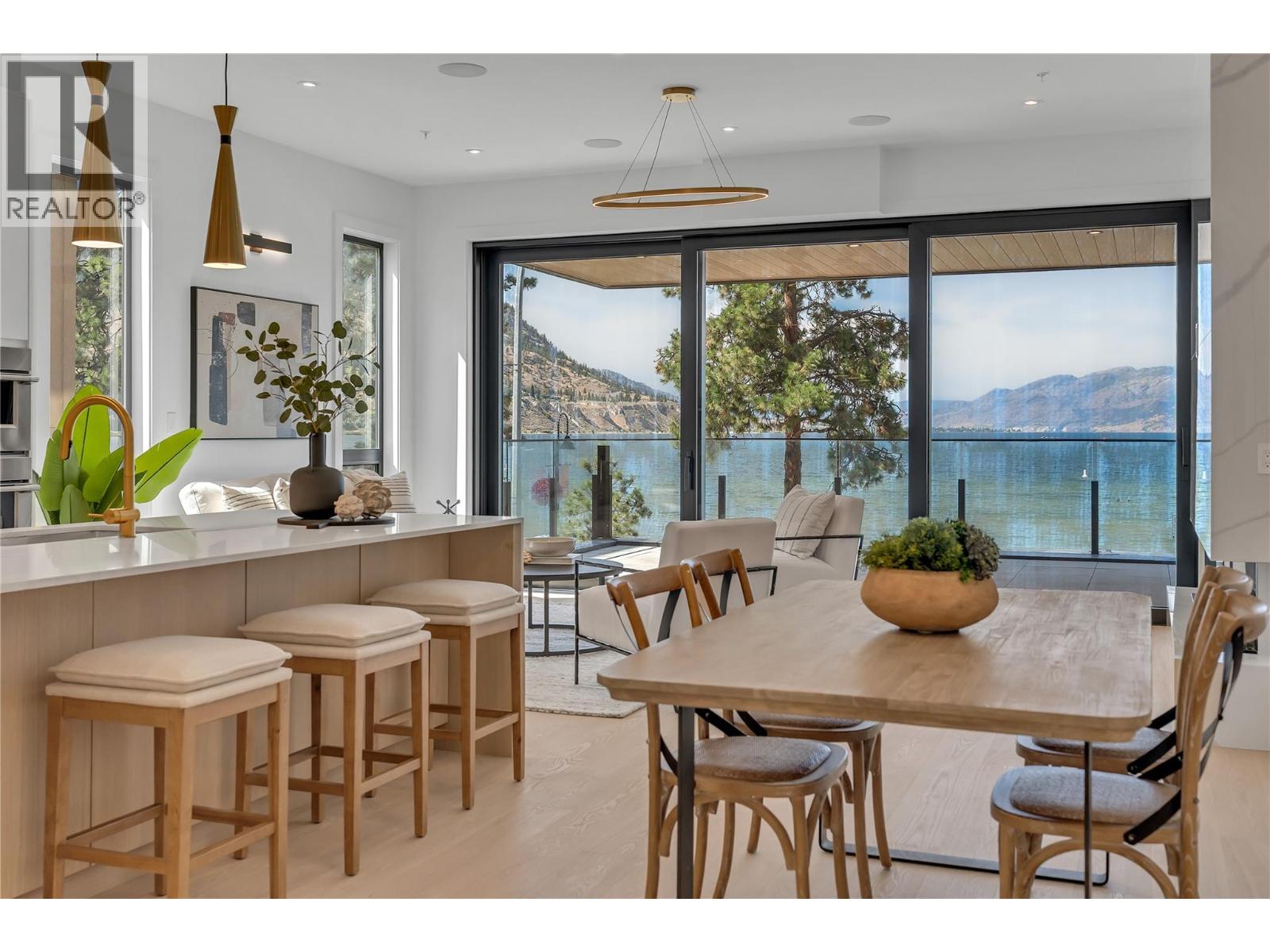 602 Lakeshore Drive Unit 201, Penticton, BC V2A 1B9