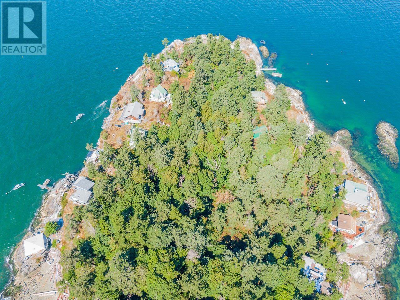 16 Passage Is, West Vancouver, BC V7W 1V7