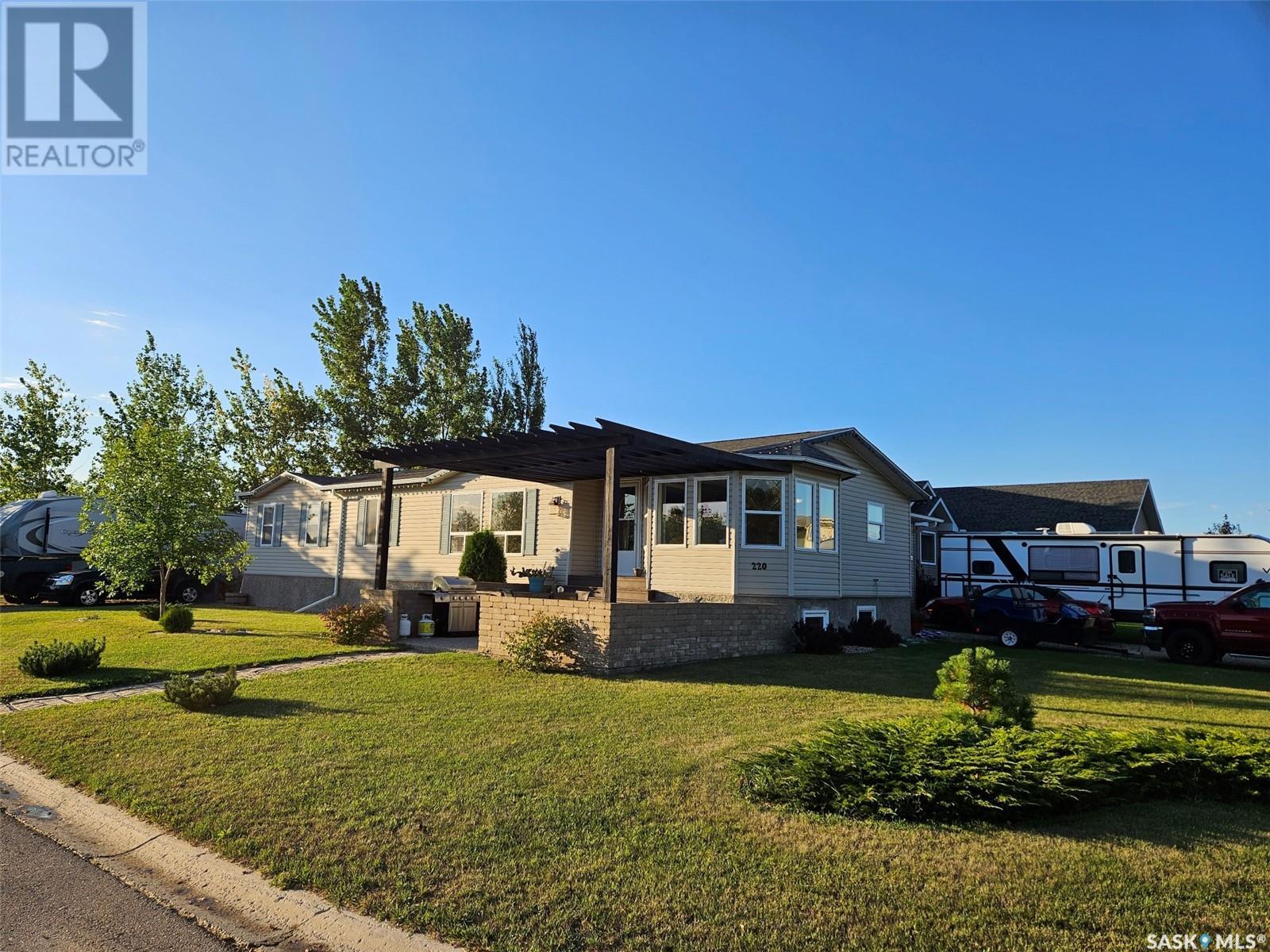 220 Fifth St, Carnduff, SK S0C 0S0