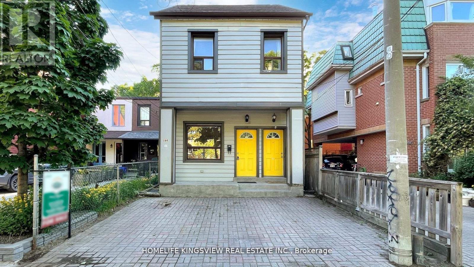 144 Clinton St, Toronto, ON M6G 2Y3
