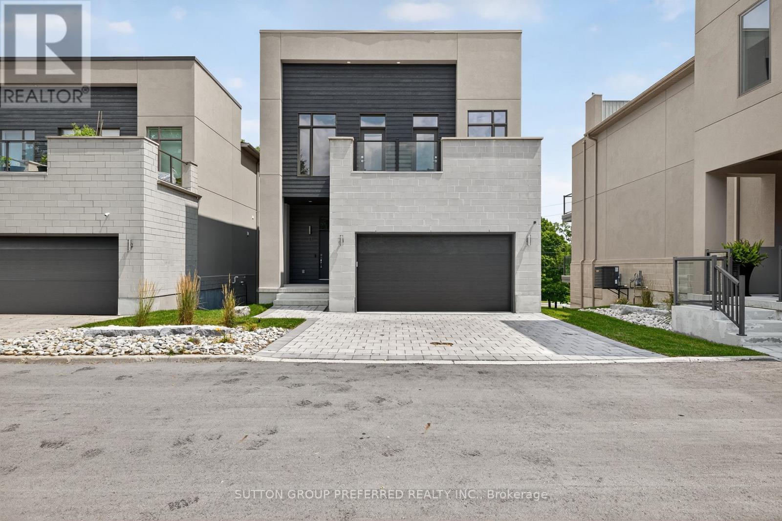 11 495 Oakridge Dr, London, ON N6H 3E8