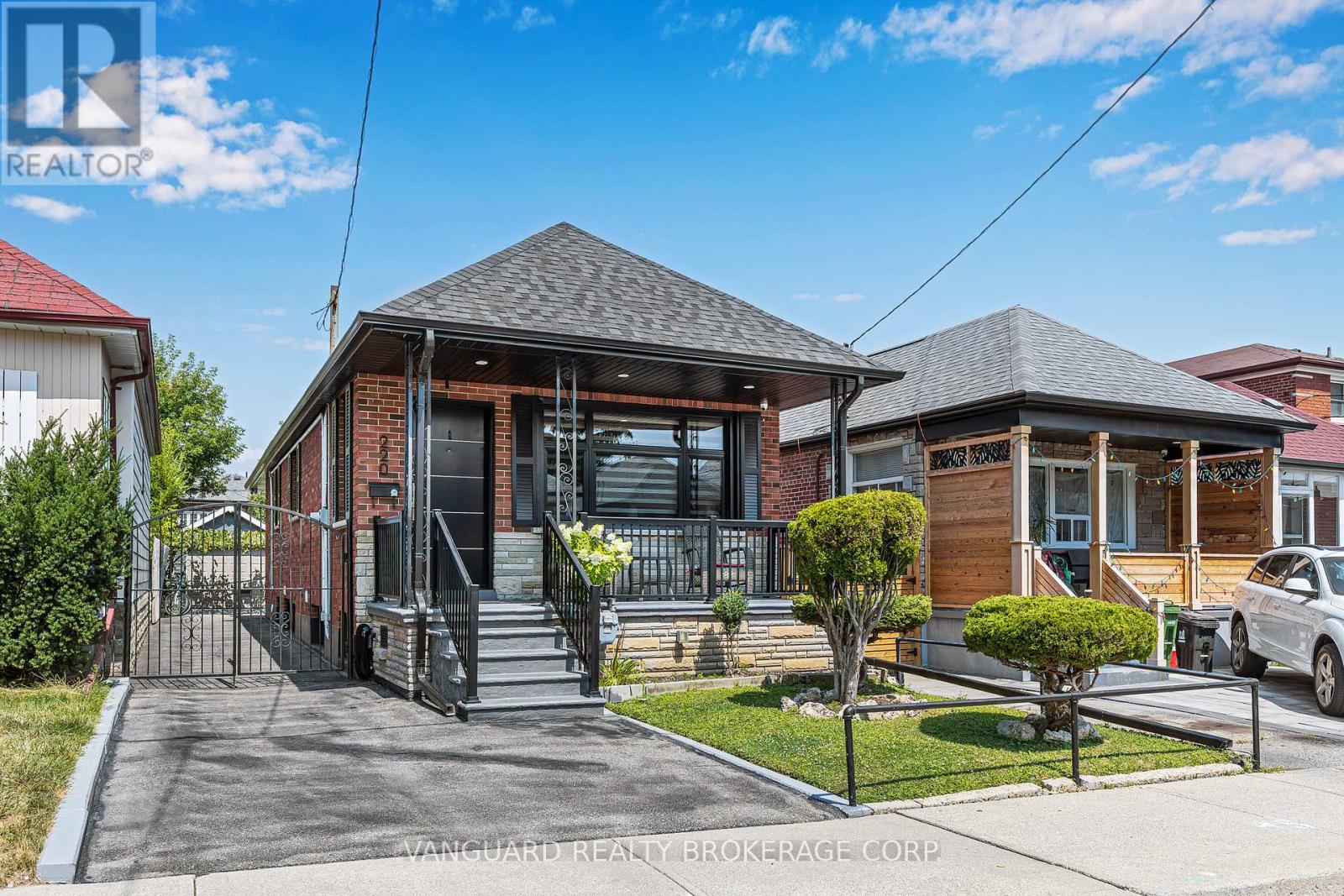 220 Belgravia Ave, Toronto, ON M6E 2M8