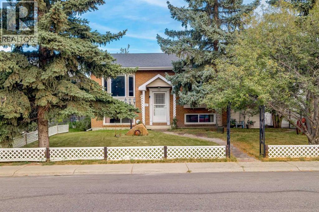 1812 Meadowbrook Dr SE, Airdrie, AB T4A 1V4