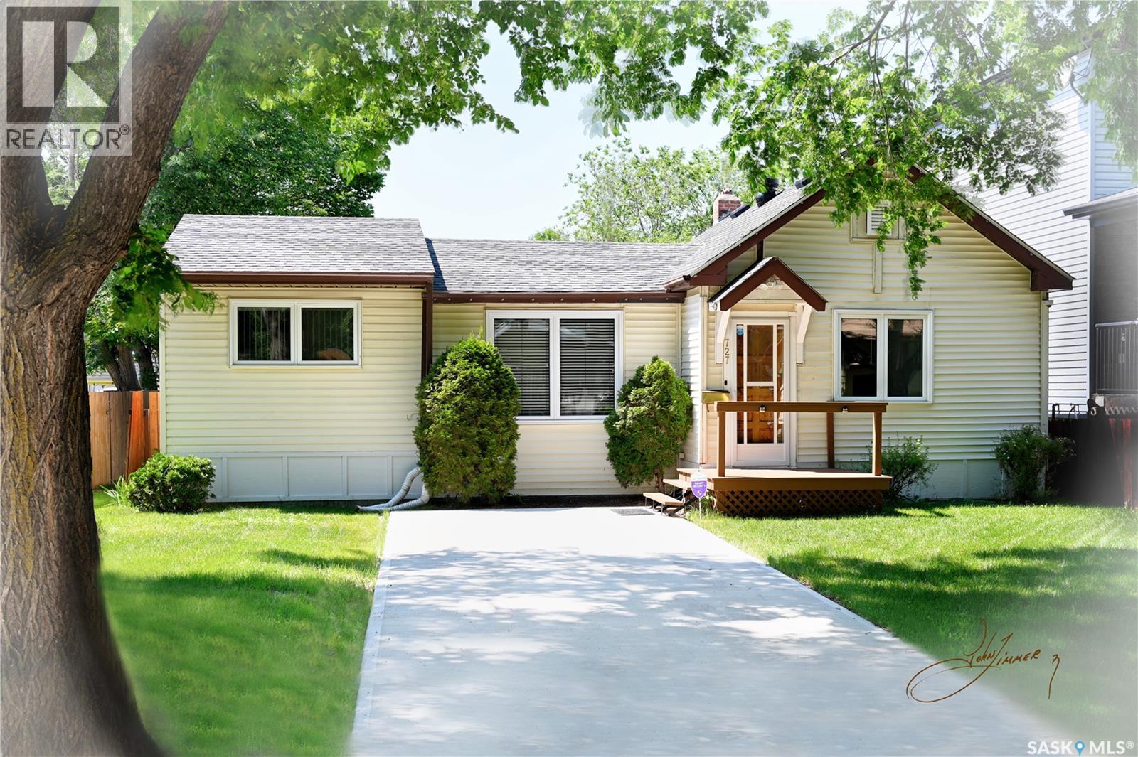 727 M Ave S, Saskatoon, SK S7M 2L3