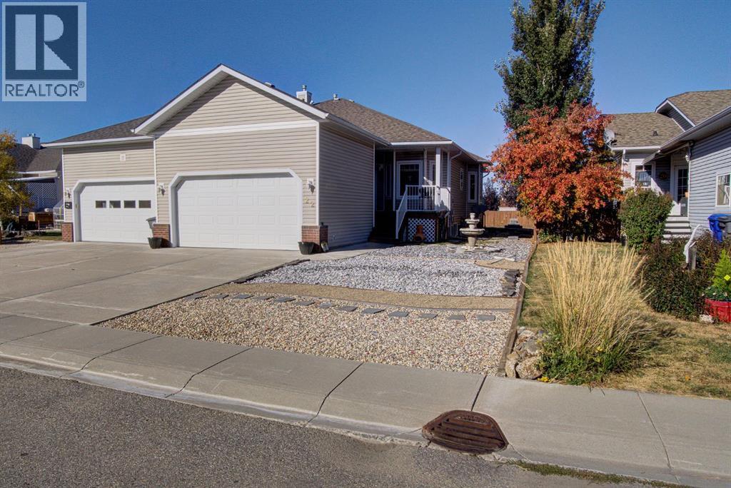 22 Skyline Mews, Claresholm, AB T0L 0T0