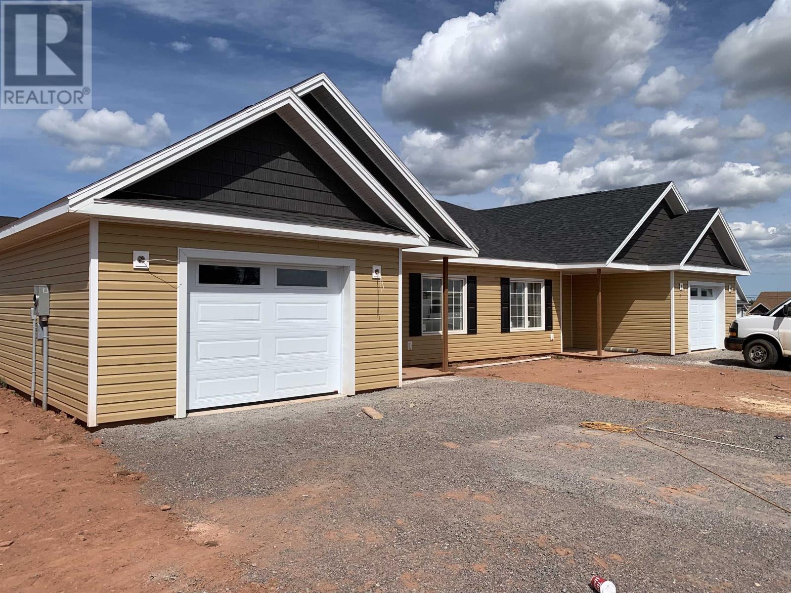 27 Loggie Dr, Summerside, PE C1N 0N9