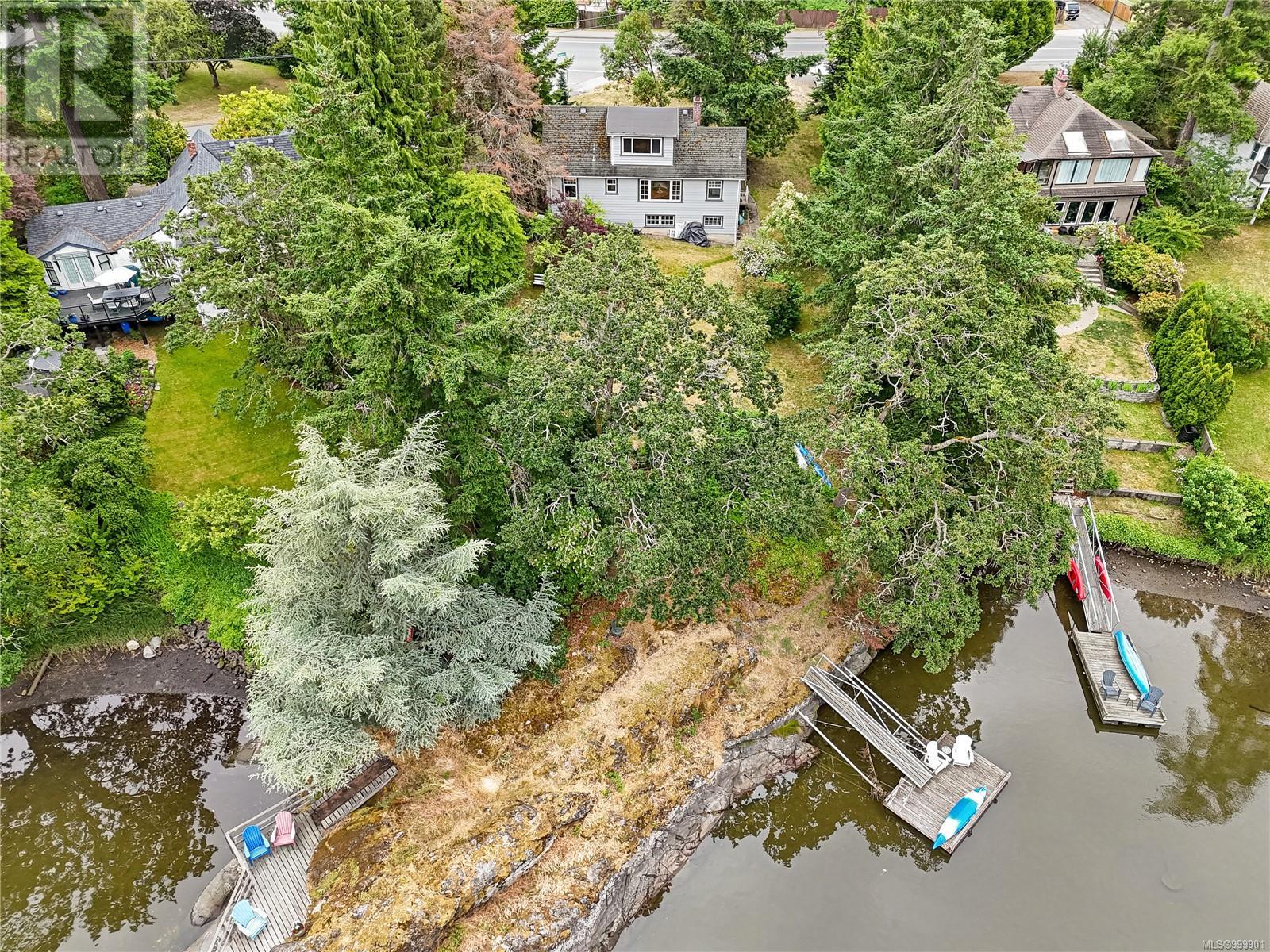 2868 Glenwood Ave, Saanich, BC V9A 2R5
