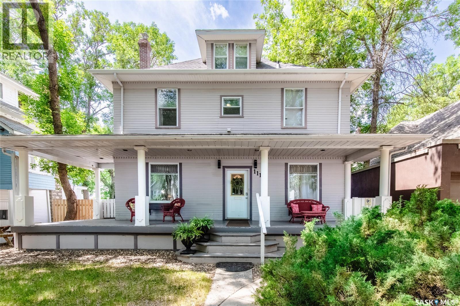 1116 Clifton Ave, Moose Jaw, SK S6H 3L5