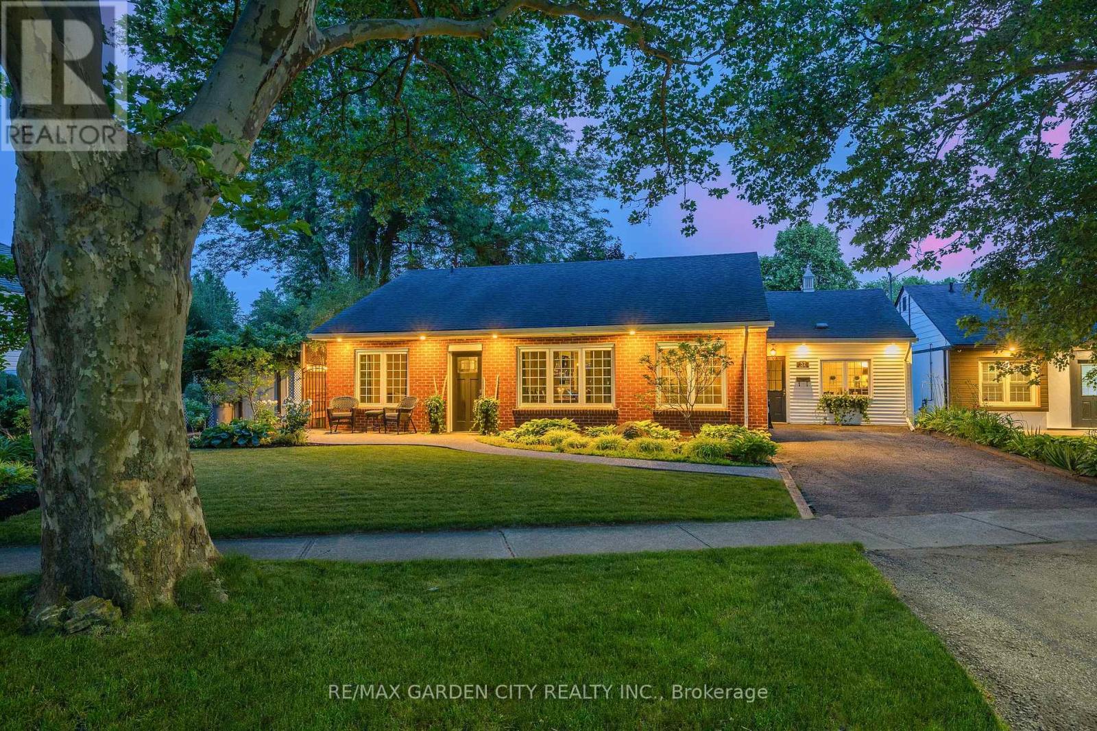 52 Beamer Ave, St. Catharines, ON L2M 2L3