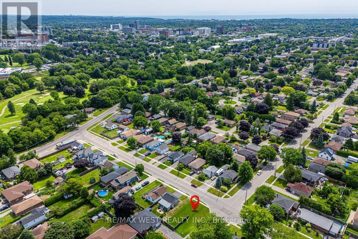 336 Annapolis Ave, Oshawa, ON L1J 2X9