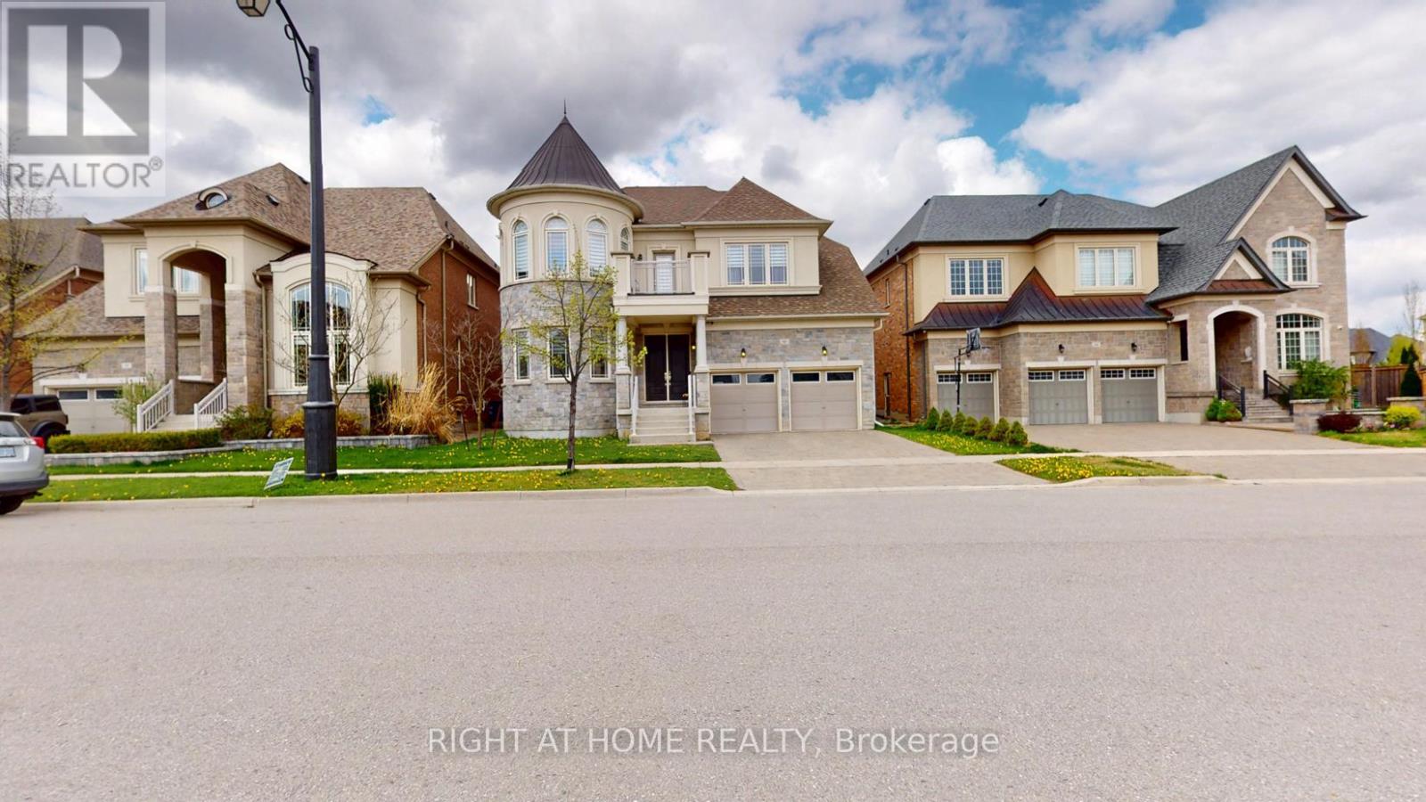 60 Chesney Cres, Vaughan Kleinburg, ON L4H 4A5