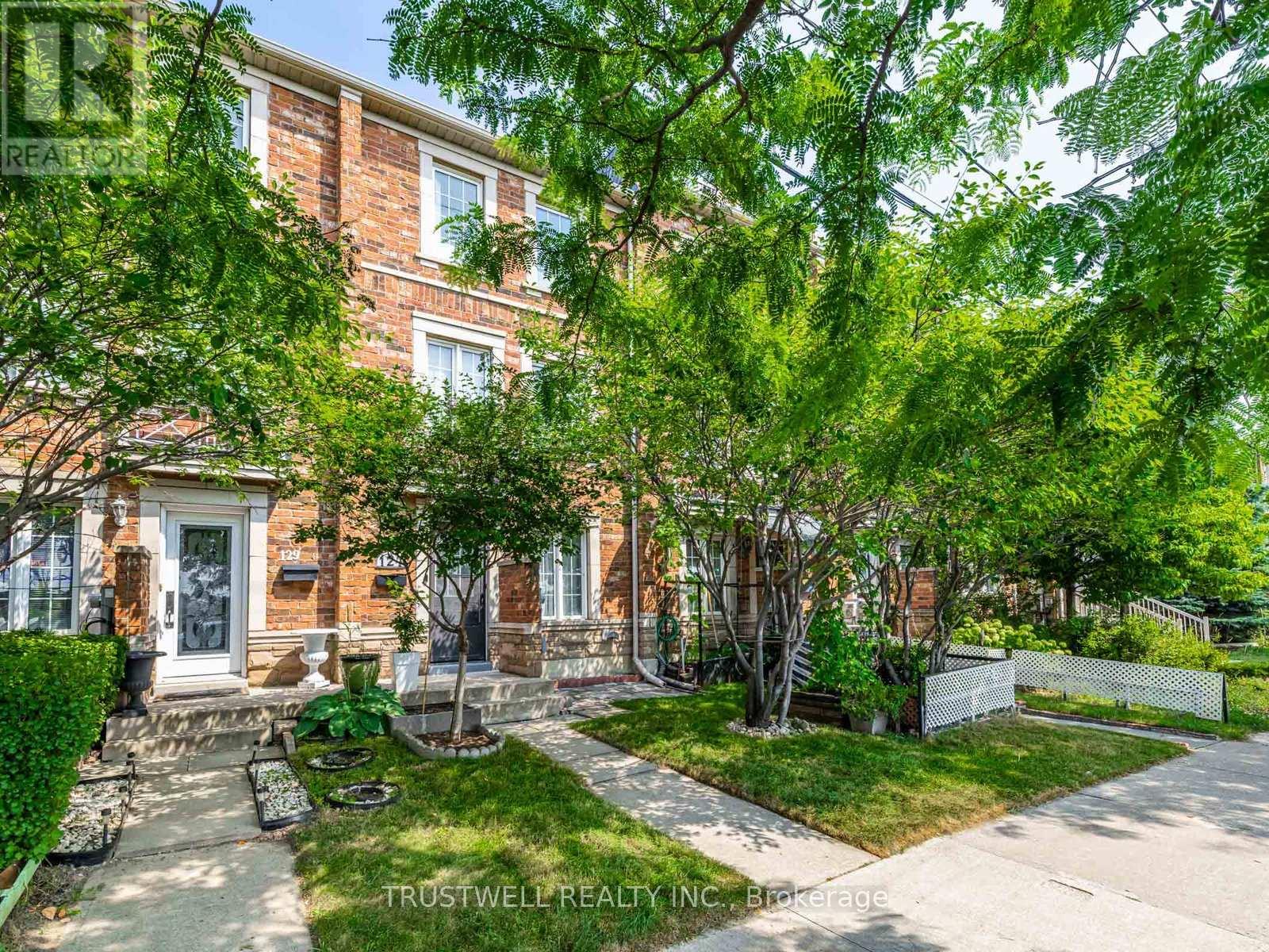 127 Torbarrie Rd, Toronto Downsview-roding-cfb, ON M3L 1G8