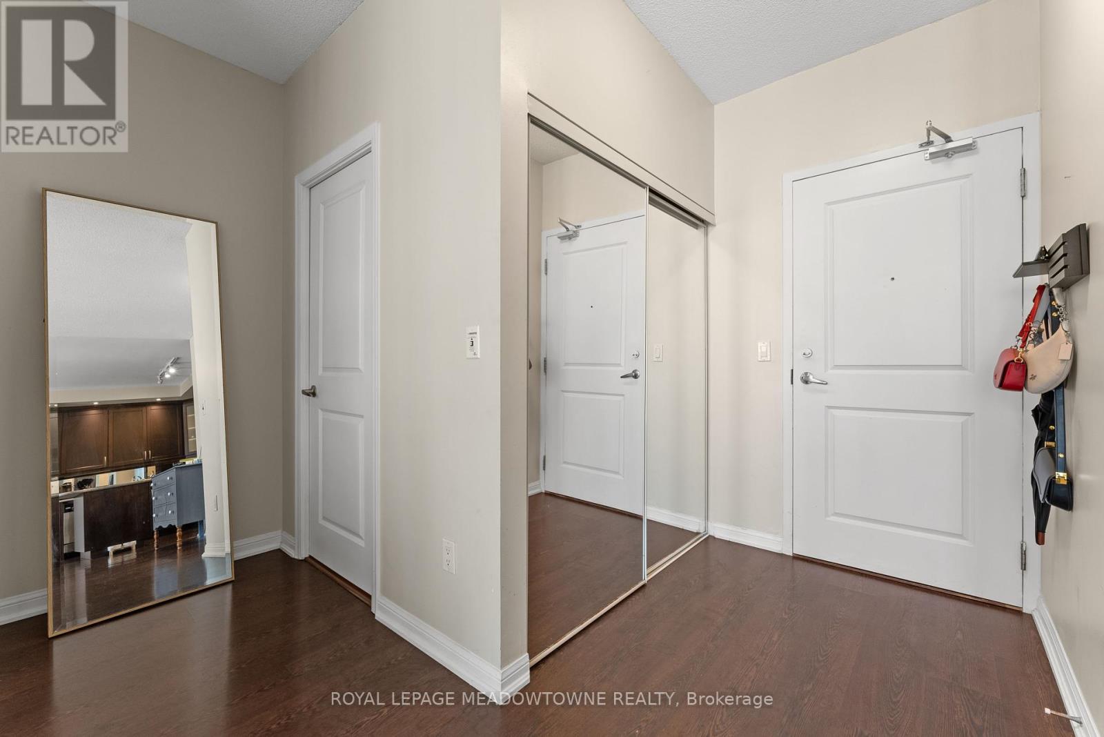 916 628 Fleet St, Toronto, ON M5V 1A8