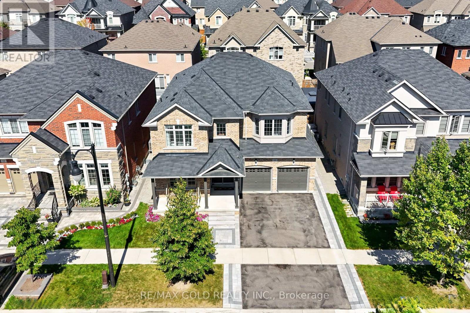 16 Cloverhaven Rd, Brampton, ON L6P 4E4