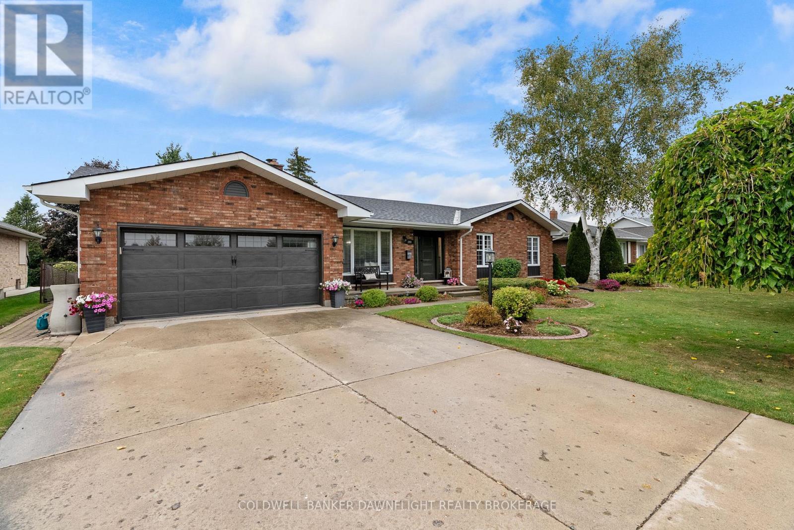 399 Pryde Blvd, South Huron, ON N0M 1S1