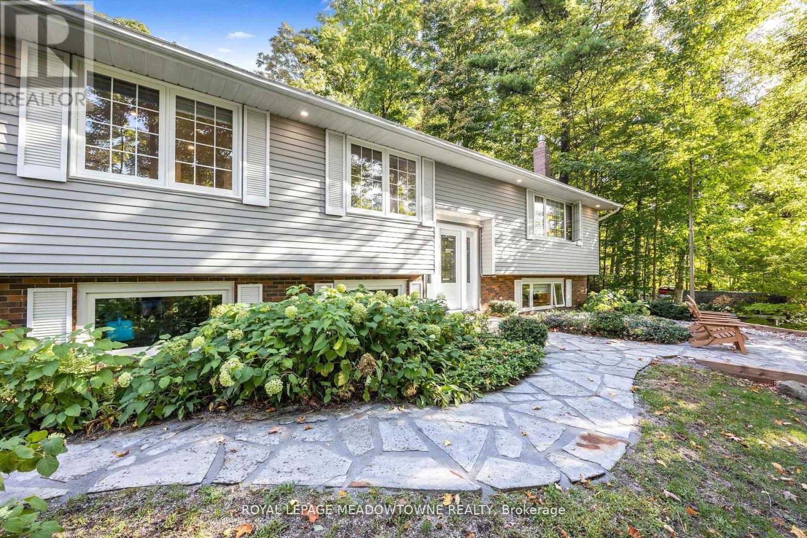 106 Campbell Ave E, Milton, ON L0P 1B0