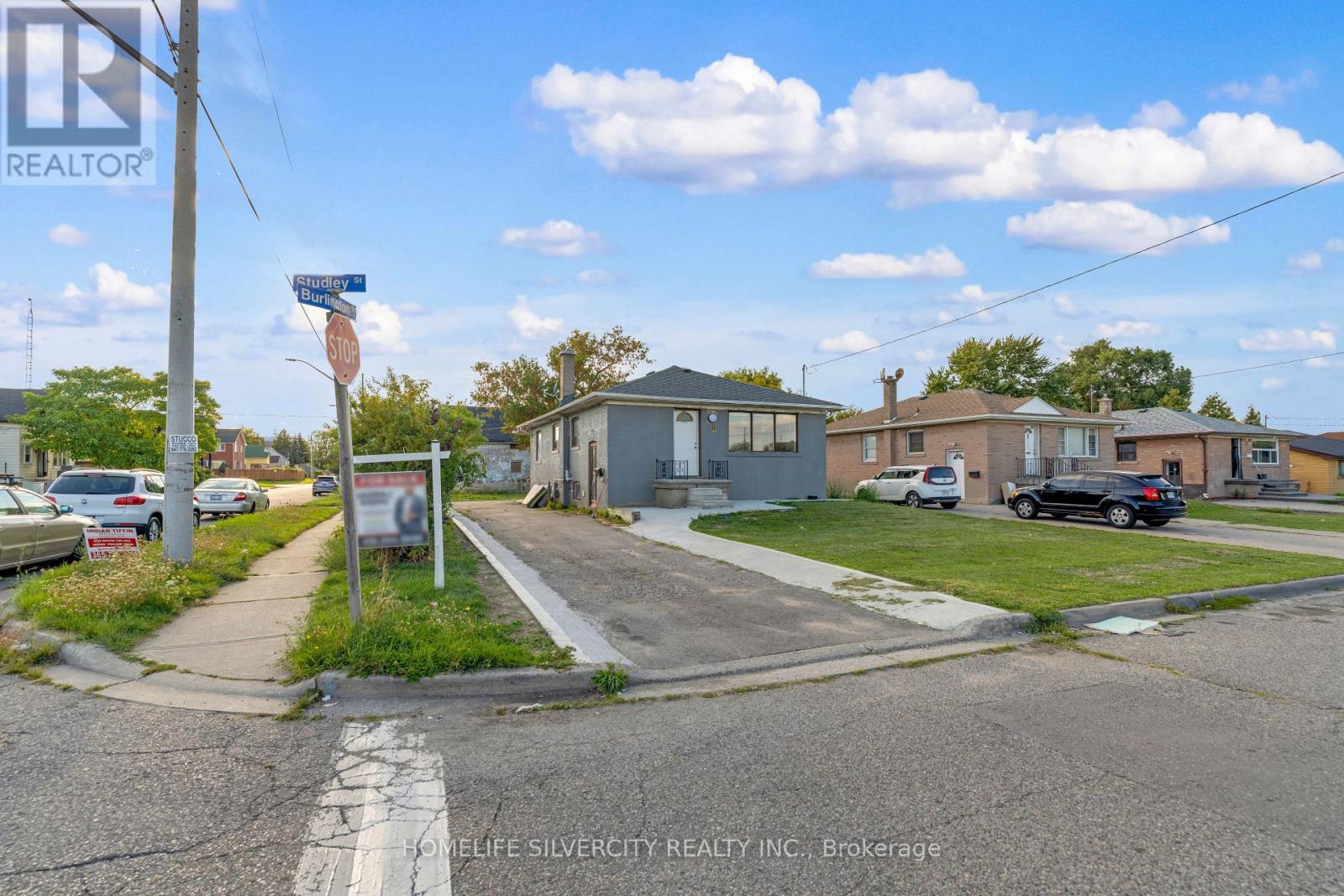 1 Studley St, Mississauga, ON L4T 1H9