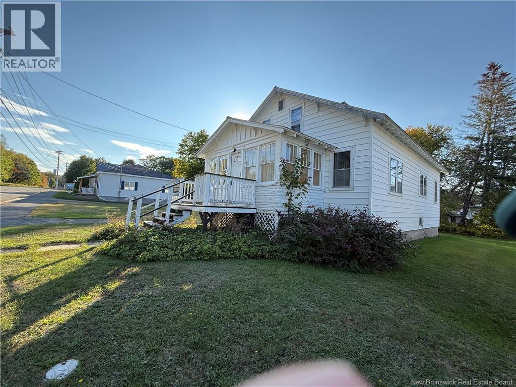 67 Saunders Rd, McAdam, NB E6J 1L4
