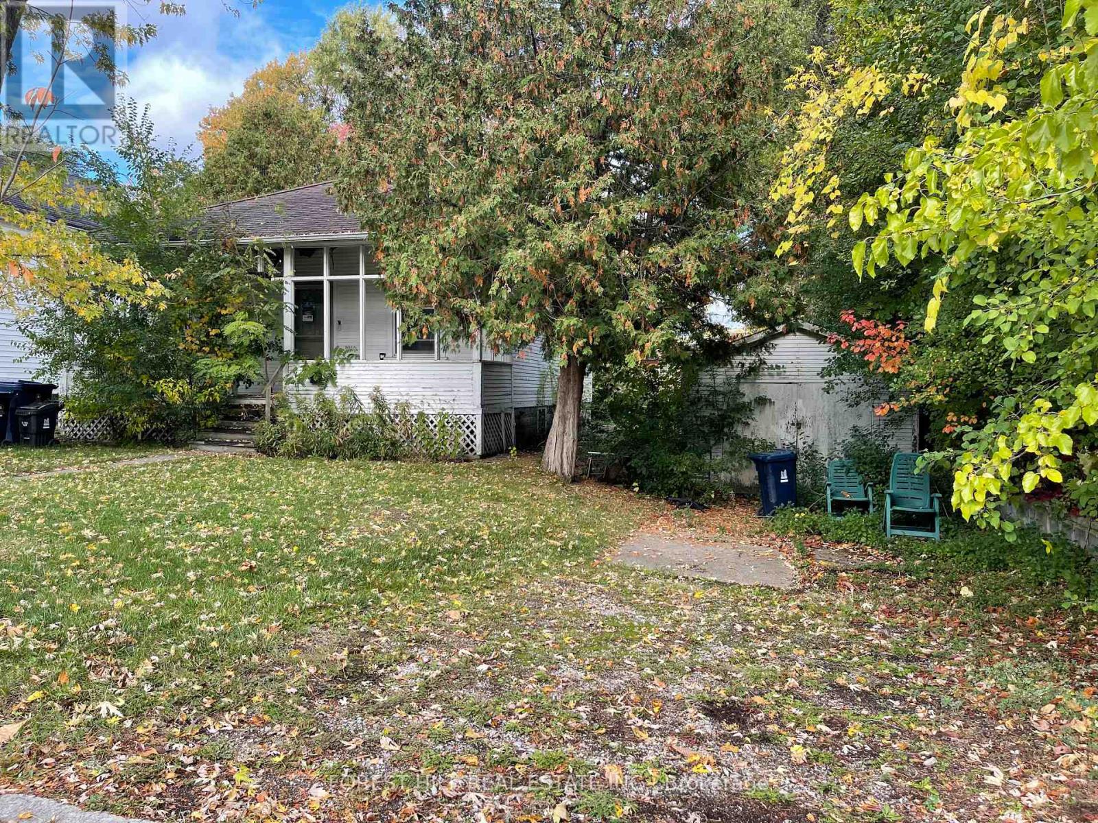 194 Pemberton Ave, Toronto, ON M2M 1Y8