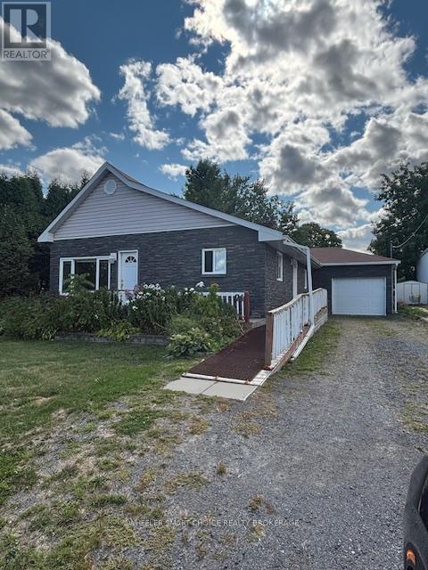 74 St Lawrence St, South Dundas, ON K0C 1X0